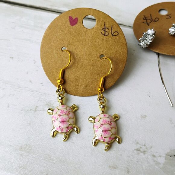 10 Earring Lot/Bundle NEW Flowers, Turtle, Pineapple, Hearts Leaves - Picture 2 of 6